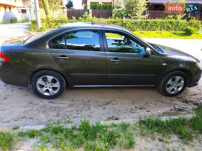 Седан Kia Magentis 2008 в Львові