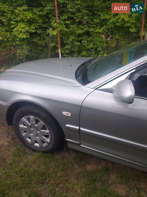 Седан Kia Magentis 2004 в Монастириській