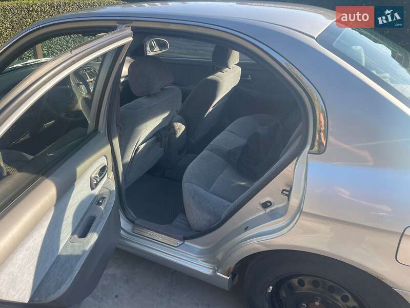 Седан Kia Magentis 2006 в Днепре