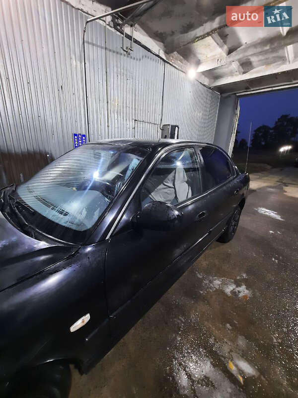 Седан Kia Magentis 2004 в Ромнах