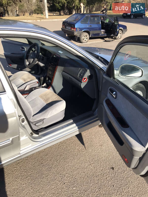 Седан Kia Magentis 2004 в Рівному