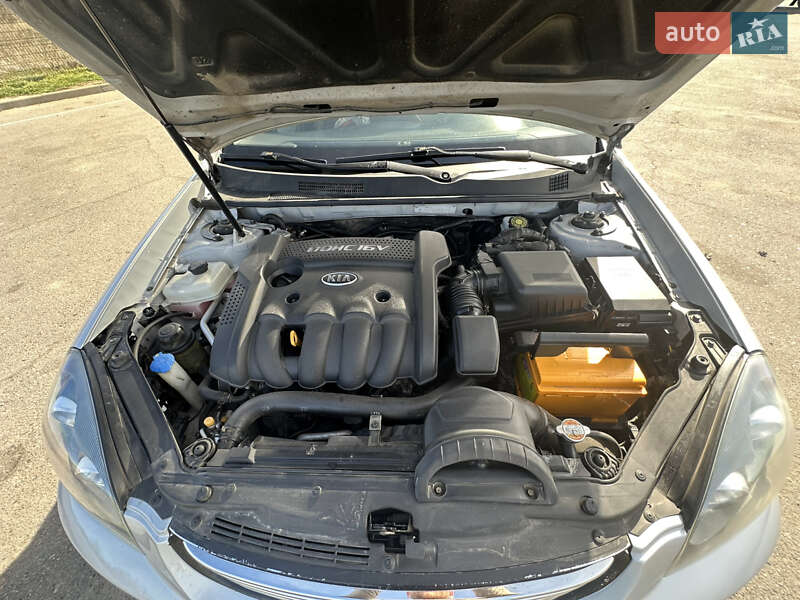 Седан Kia Magentis 2007 в Первомайске