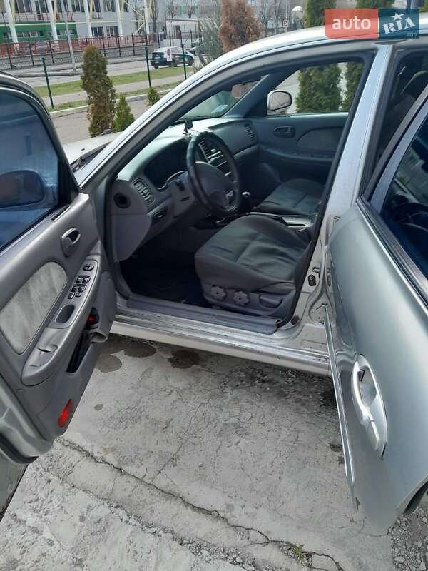 Седан Kia Magentis 2002 в Києві