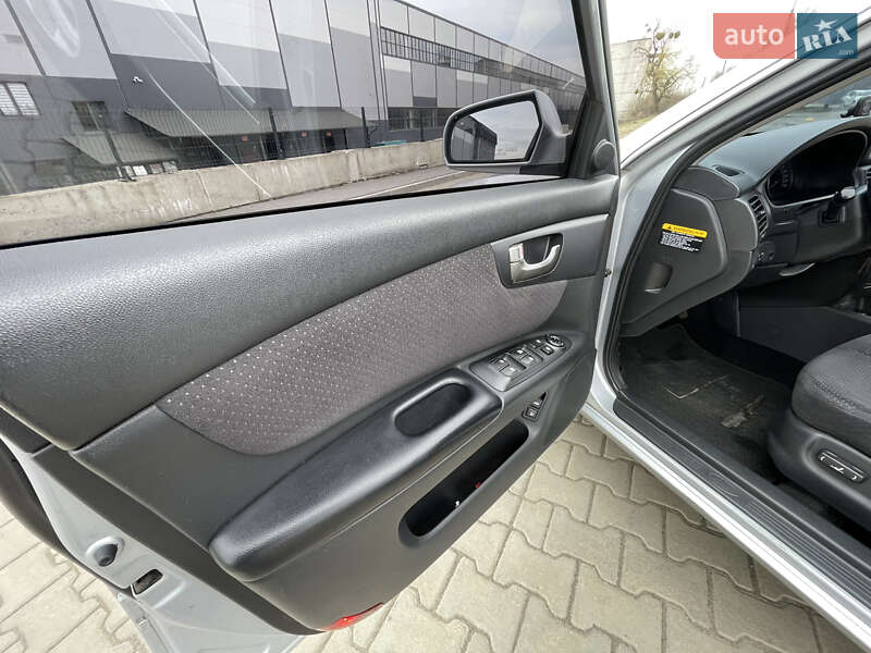 Седан Kia Magentis 2006 в Івано-Франківську