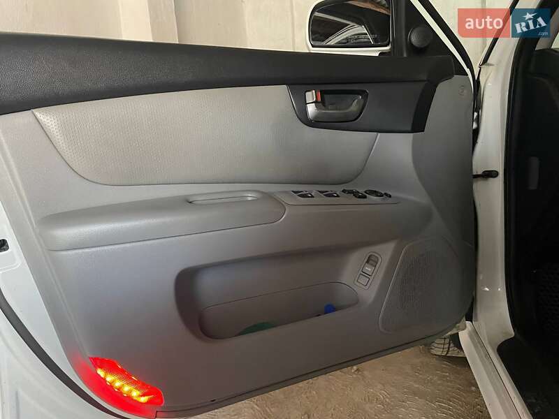 Седан Kia Magentis 2008 в Мирополе