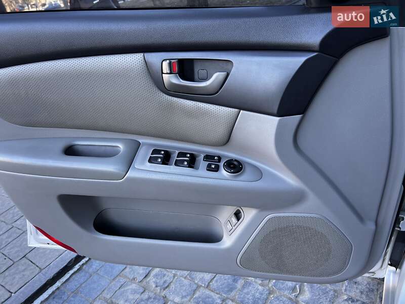 Седан Kia Magentis 2008 в Львові