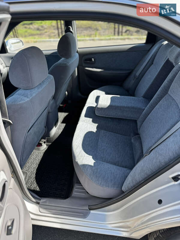 Седан Kia Magentis 2006 в Славянске