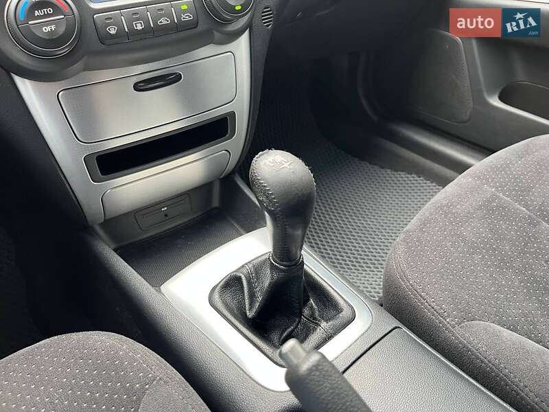 Седан Kia Magentis 2008 в Киеве