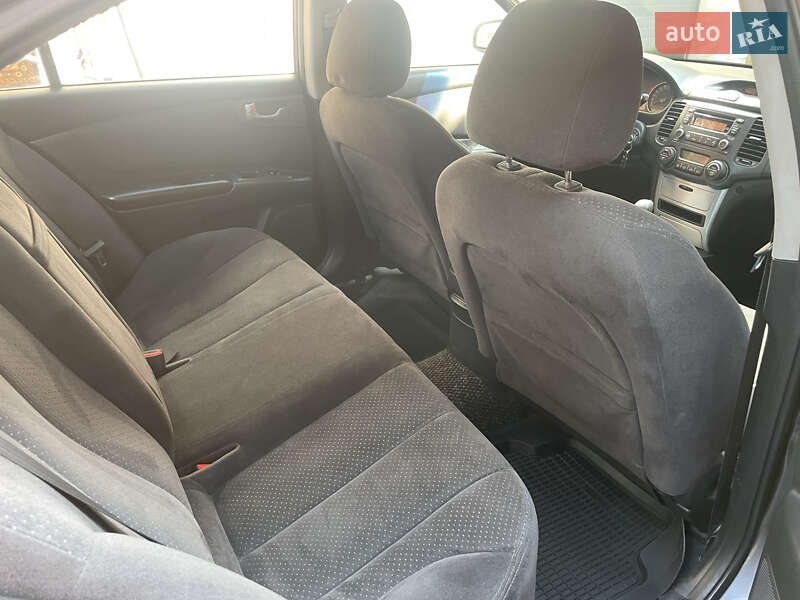 Седан Kia Magentis 2008 в Дніпрі