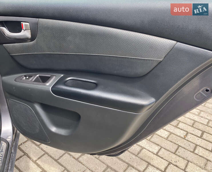 Седан Kia Magentis 2006 в Ровно