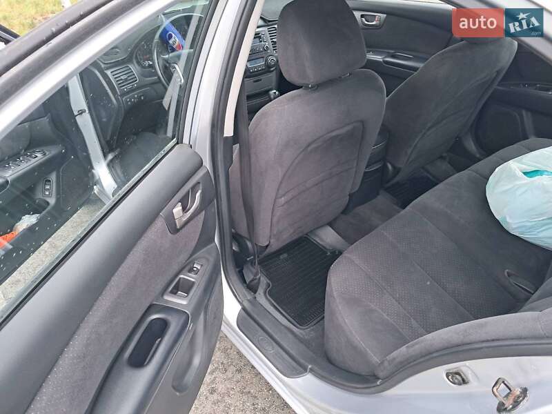 Седан Kia Magentis 2006 в Буче