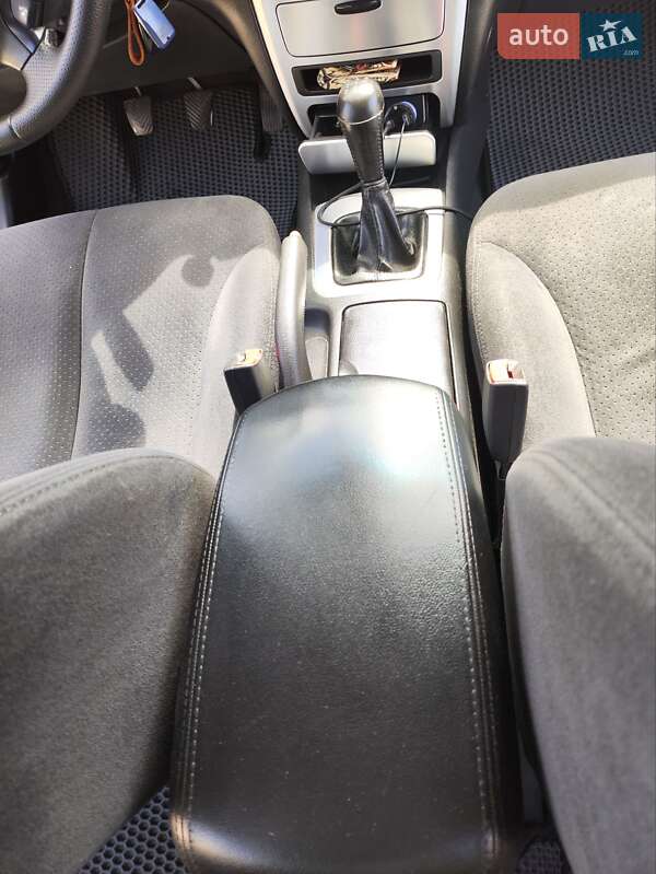 Седан Kia Magentis 2008 в Львові