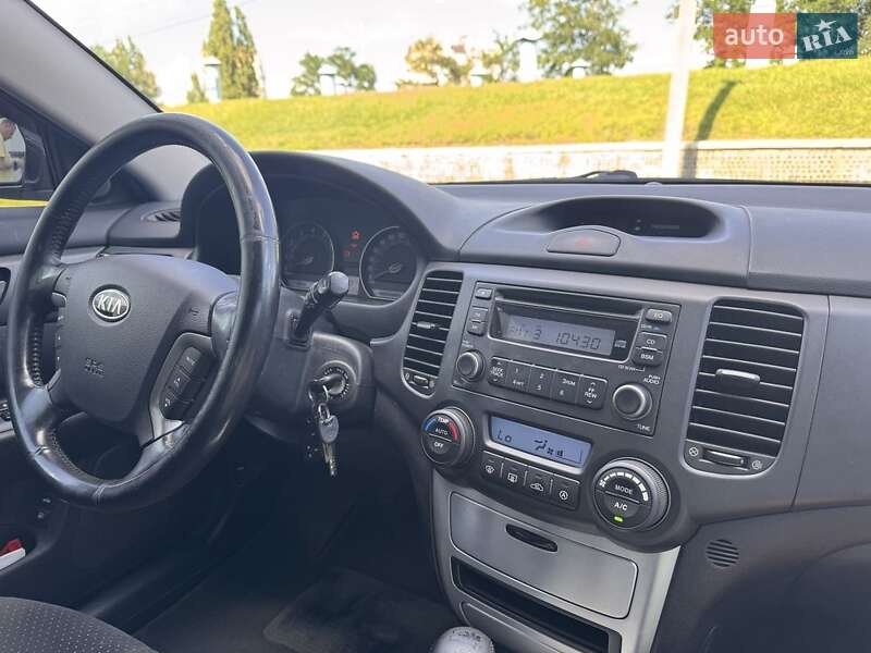 Седан Kia Magentis 2007 в Вараше