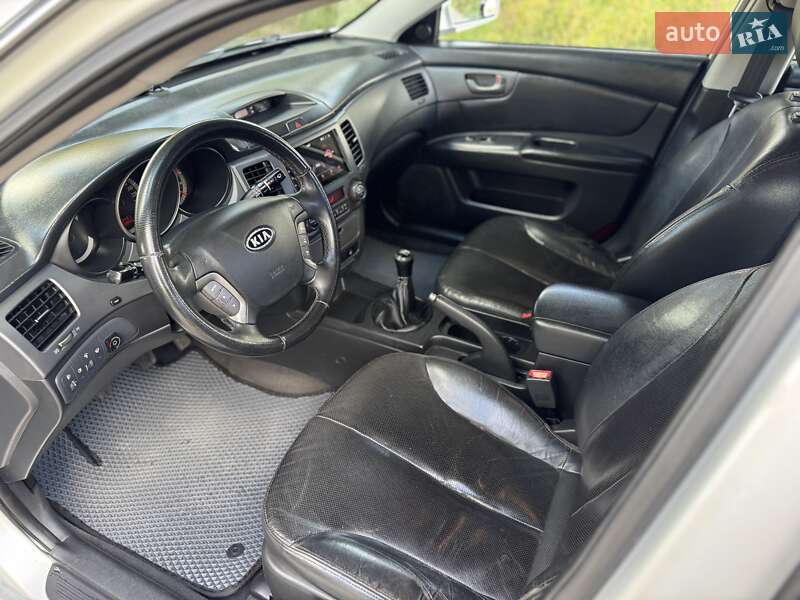 Седан Kia Magentis 2009 в Днепре