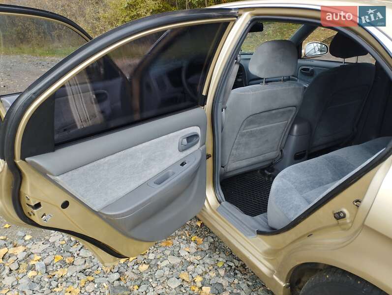 Седан Kia Magentis 2003 в Звенигородці