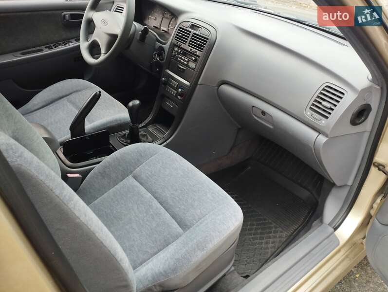 Седан Kia Magentis 2003 в Звенигородці