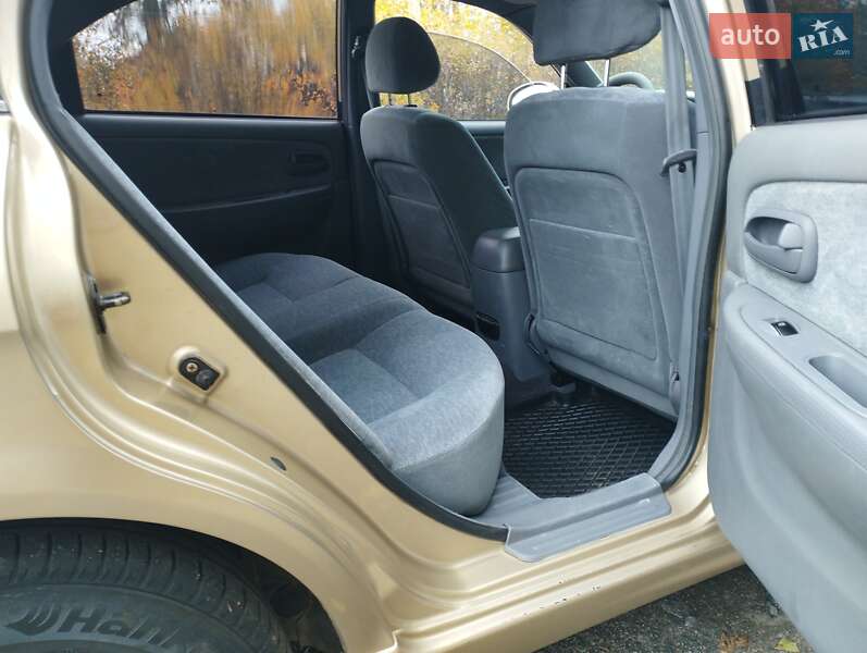 Седан Kia Magentis 2003 в Звенигородці