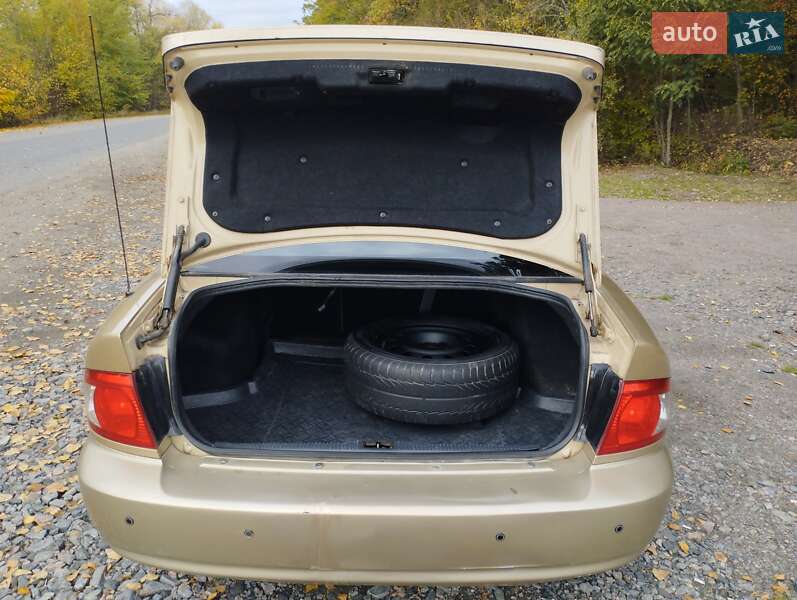 Седан Kia Magentis 2003 в Звенигородці