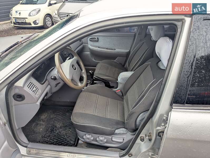 Седан Kia Magentis 2006 в Ровно