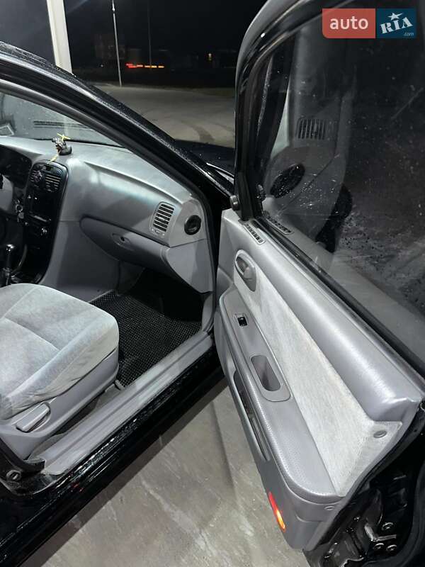 Седан Kia Magentis 2004 в Летичіві