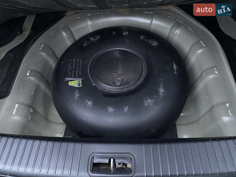 Седан Kia Magentis 2009 в Лозовой