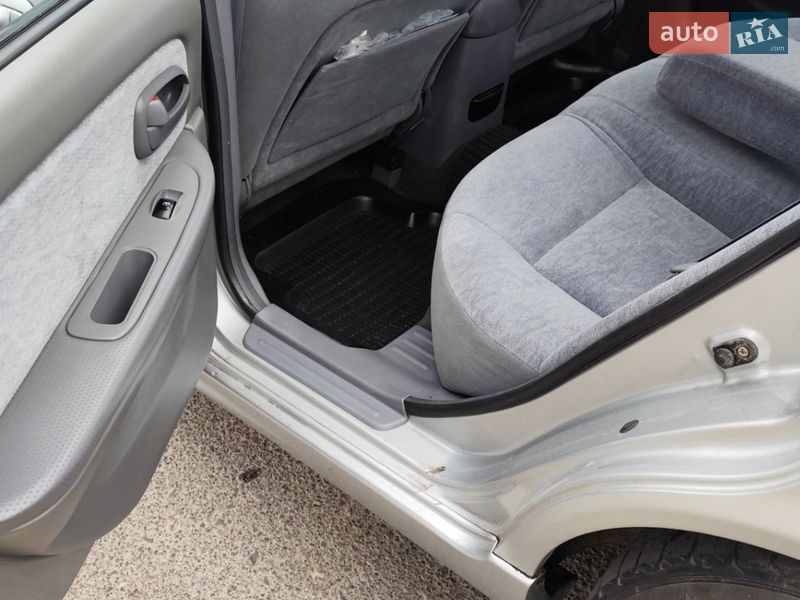 Седан Kia Magentis 2004 в Черноморске