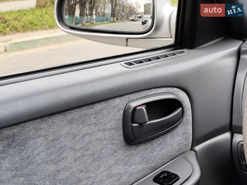 Седан Kia Magentis 2004 в Черноморске