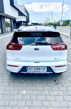 Позашляховик / Кросовер Kia Niro 2016 в 