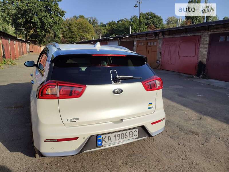 Внедорожник / Кроссовер Kia Niro 2016 в Киеве
