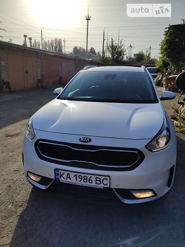 Внедорожник / Кроссовер Kia Niro 2016 в Киеве