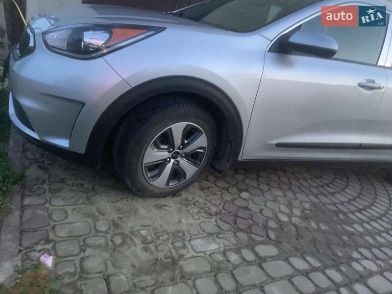 Внедорожник / Кроссовер Kia Niro 2017 в Львове