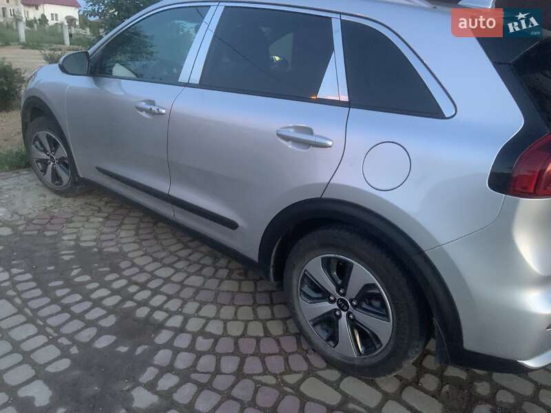 Внедорожник / Кроссовер Kia Niro 2017 в Львове