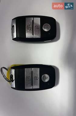 Позашляховик / Кросовер Kia Niro 2018 в Полтаві