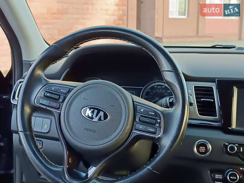 Внедорожник / Кроссовер Kia Niro 2017 в Николаеве