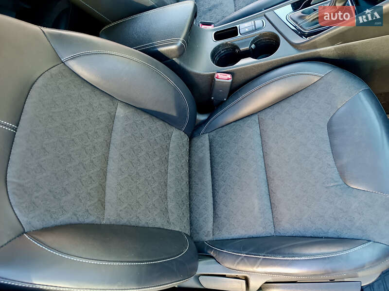 Внедорожник / Кроссовер Kia Niro 2017 в Николаеве