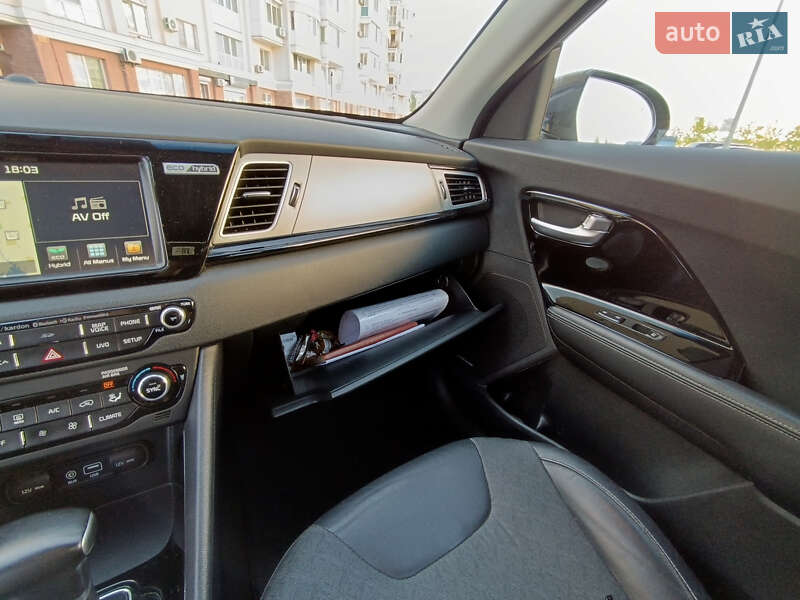Внедорожник / Кроссовер Kia Niro 2017 в Николаеве