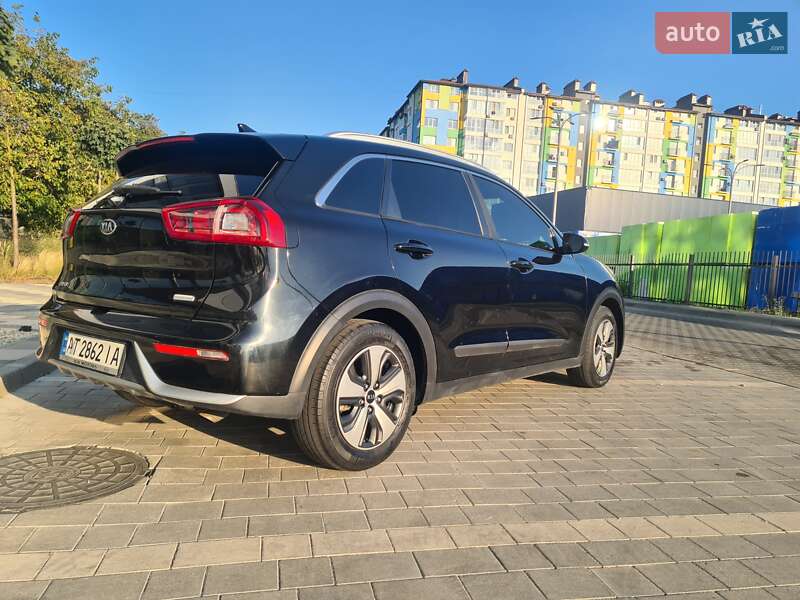 Внедорожник / Кроссовер Kia Niro 2017 в 