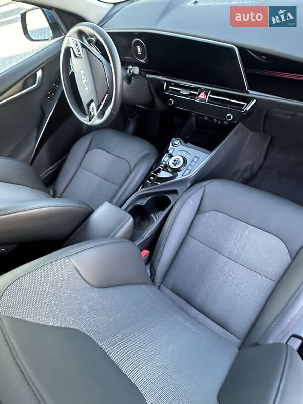 Внедорожник / Кроссовер Kia Niro 2023 в Новояворовске