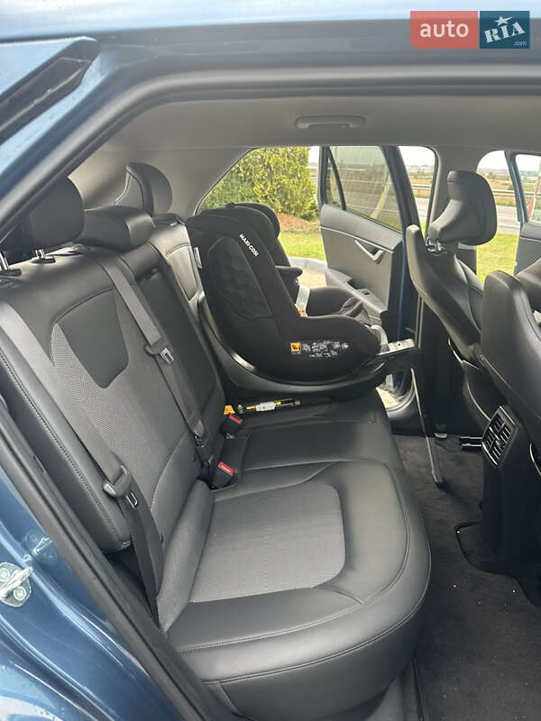Внедорожник / Кроссовер Kia Niro 2023 в Новояворовске