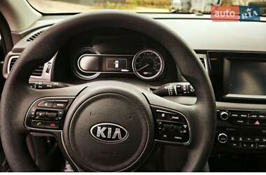 Внедорожник / Кроссовер Kia Niro 2017 в 
