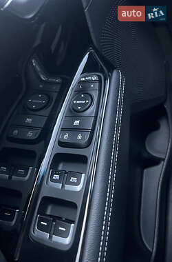 Позашляховик / Кросовер Kia Niro 2020 в 