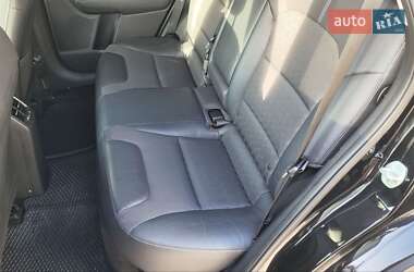 Позашляховик / Кросовер Kia Niro 2017 в 