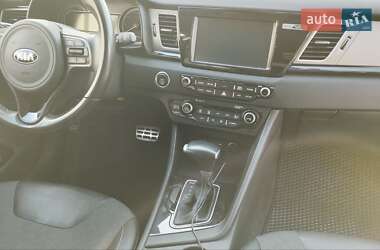Позашляховик / Кросовер Kia Niro 2017 в 