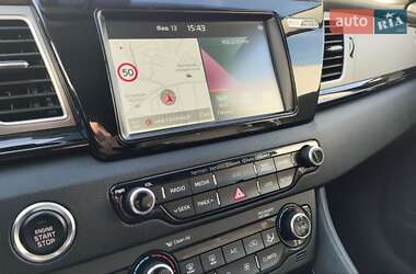 Позашляховик / Кросовер Kia Niro 2017 в 