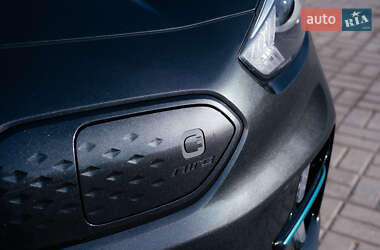Позашляховик / Кросовер Kia Niro 2022 в 