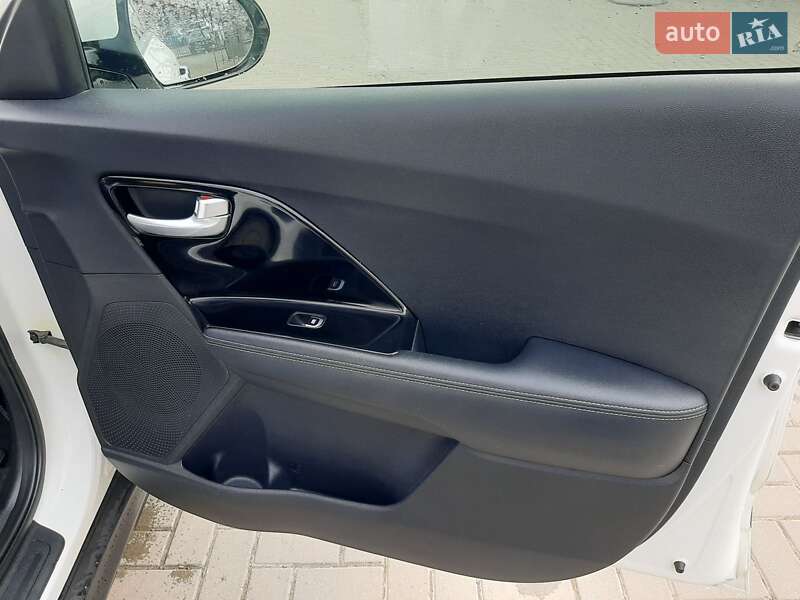 Внедорожник / Кроссовер Kia Niro 2019 в Львове
