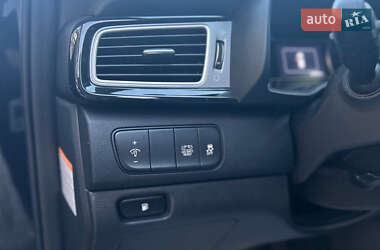 Позашляховик / Кросовер Kia Niro 2019 в 