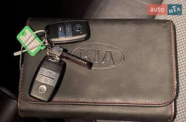 Позашляховик / Кросовер Kia Niro 2020 в 
