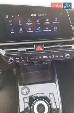 Позашляховик / Кросовер Kia Niro 2023 в Долині