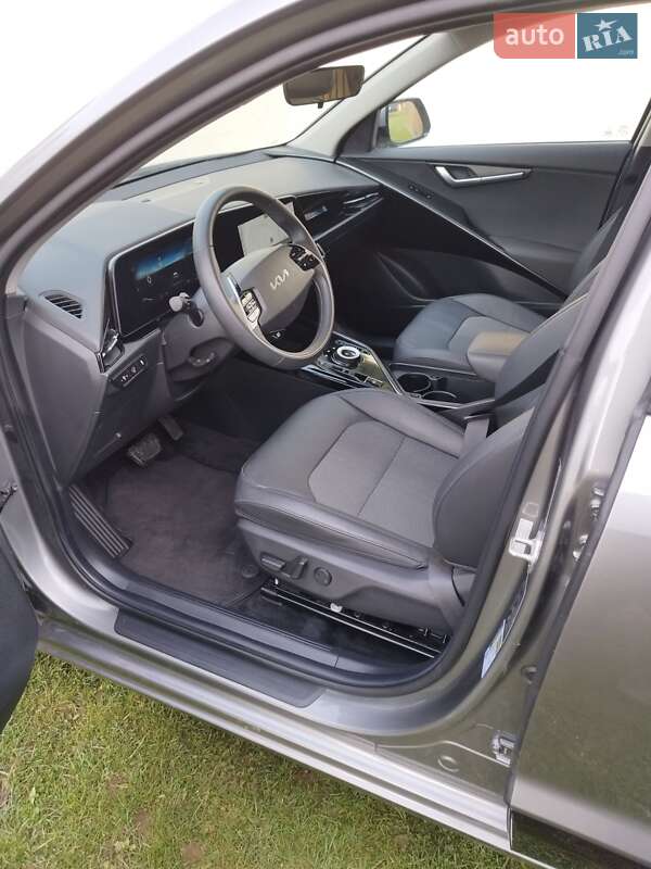 Позашляховик / Кросовер Kia Niro 2023 в Долині